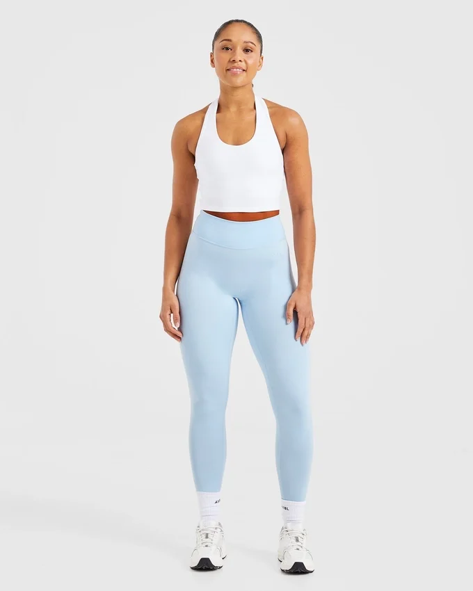 Unverzichtbares Crop-Top mit Neckholder