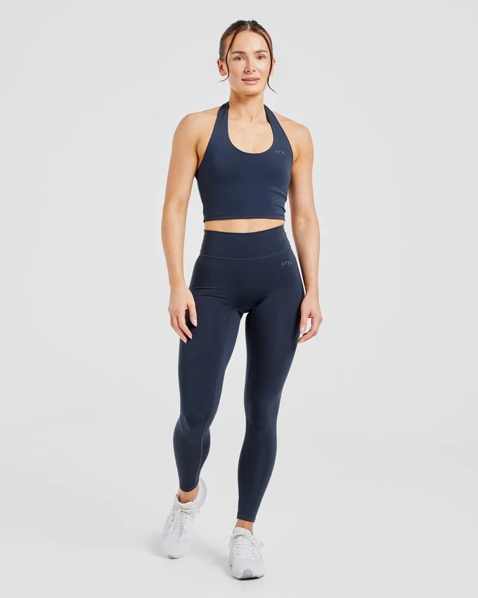 Unverzichtbares Crop-Top mit Neckholder