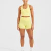 Unverzichtbares Crop-Top mit Neckholder