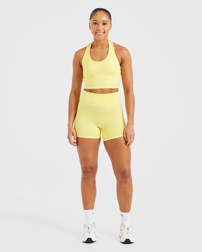 Unverzichtbares Crop-Top mit Neckholder