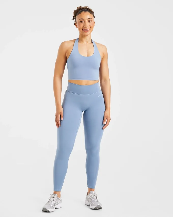 Unverzichtbares Crop-Top mit Neckholder