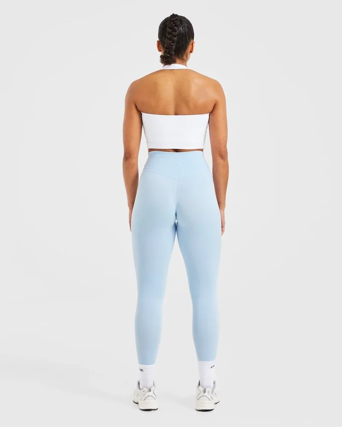 Unverzichtbares Crop-Top mit Neckholder