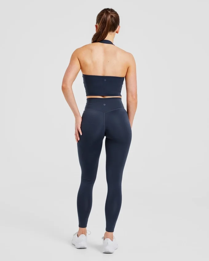 Unverzichtbares Crop-Top mit Neckholder