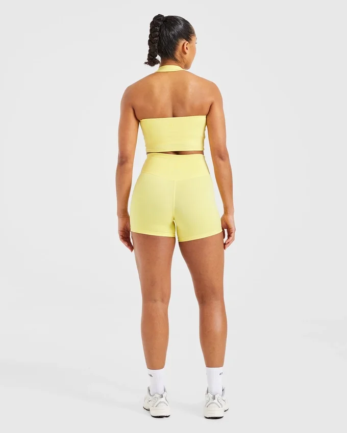 Unverzichtbares Crop-Top mit Neckholder