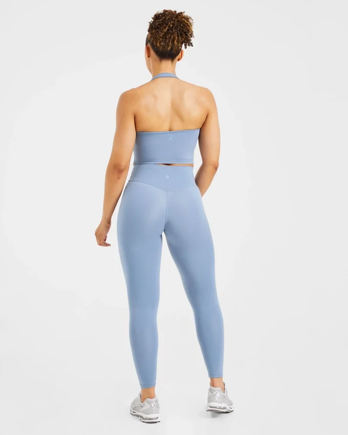 Unverzichtbares Crop-Top mit Neckholder