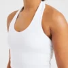 Unverzichtbares Crop-Top mit Neckholder
