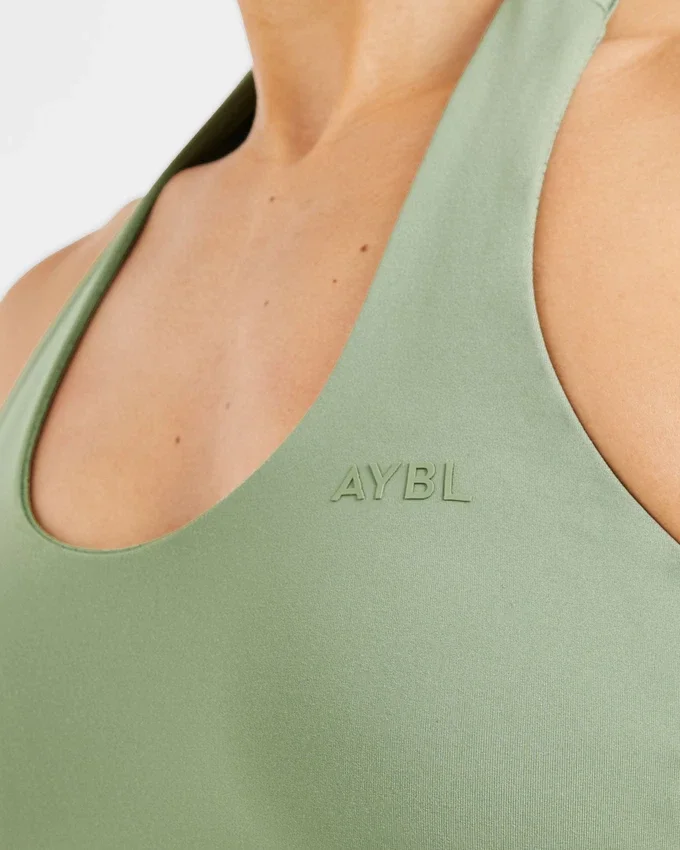 Unverzichtbares Crop-Top mit Neckholder