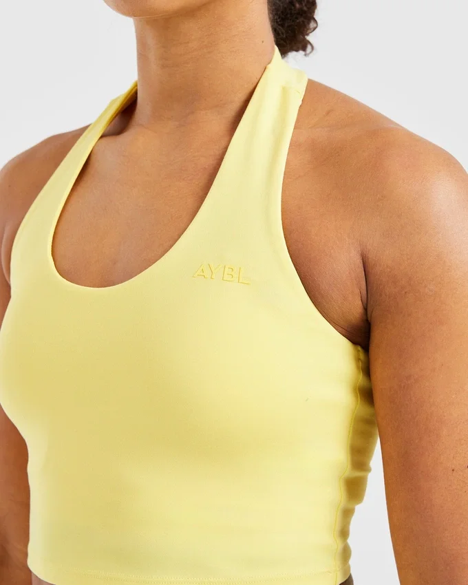 Unverzichtbares Crop-Top mit Neckholder
