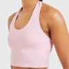 Unverzichtbares Crop-Top mit Neckholder