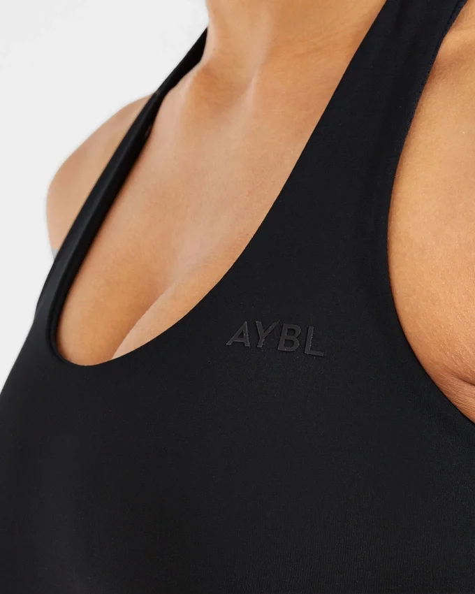 Unverzichtbares Crop-Top mit Neckholder
