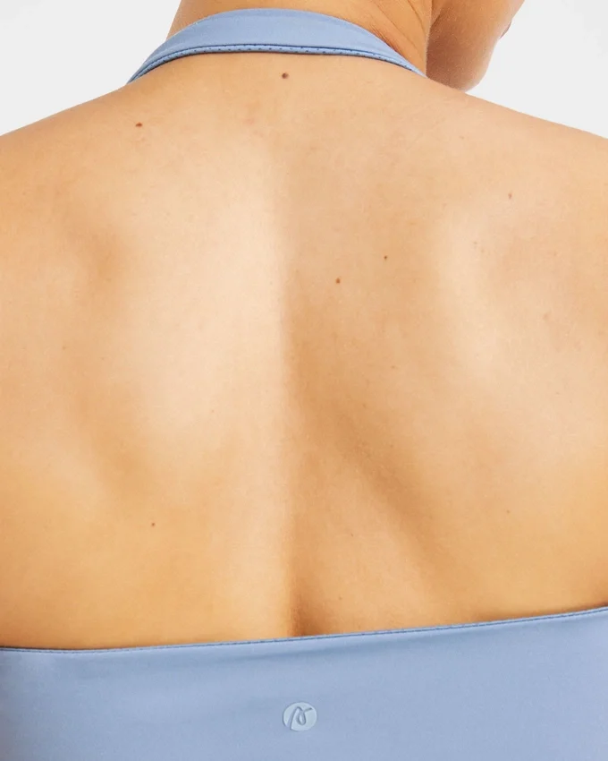 Unverzichtbares Crop-Top mit Neckholder