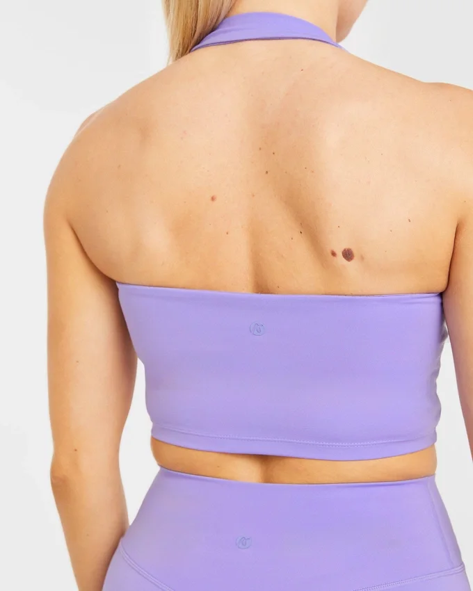Unverzichtbares Crop-Top mit Neckholder