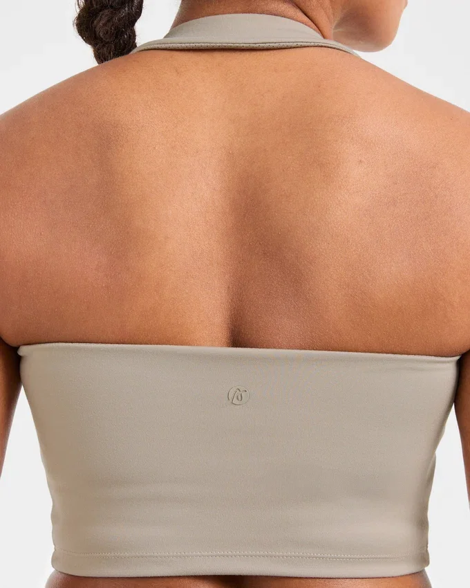 Unverzichtbares Crop-Top mit Neckholder