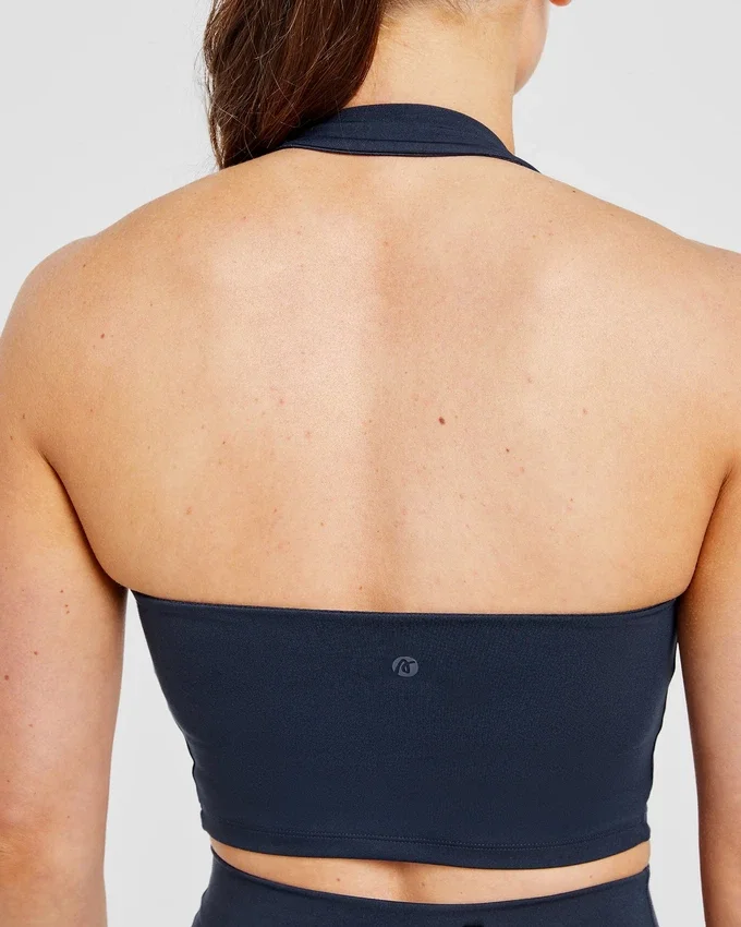Unverzichtbares Crop-Top mit Neckholder