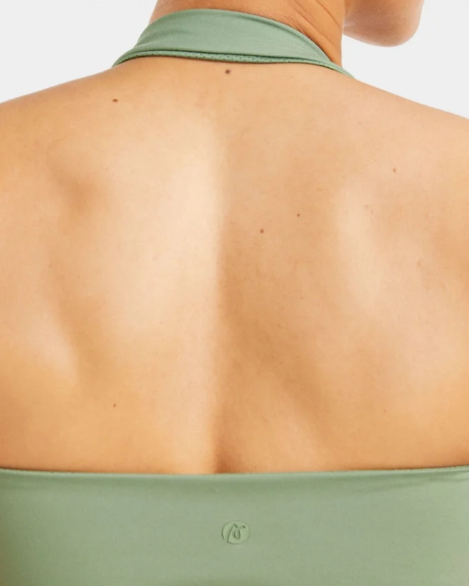 Unverzichtbares Crop-Top mit Neckholder