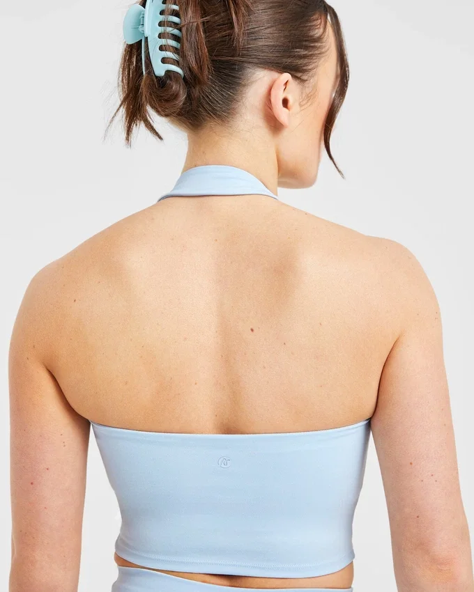 Unverzichtbares Crop-Top mit Neckholder