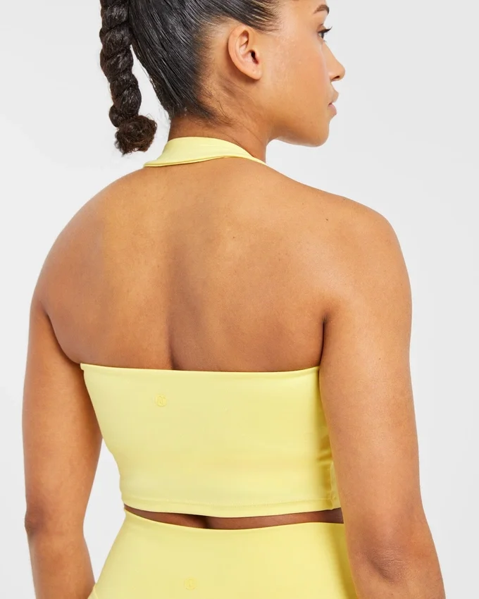 Unverzichtbares Crop-Top mit Neckholder