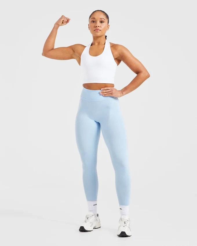 Unverzichtbares Crop-Top mit Neckholder