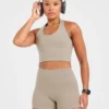 Unverzichtbares Crop-Top mit Neckholder
