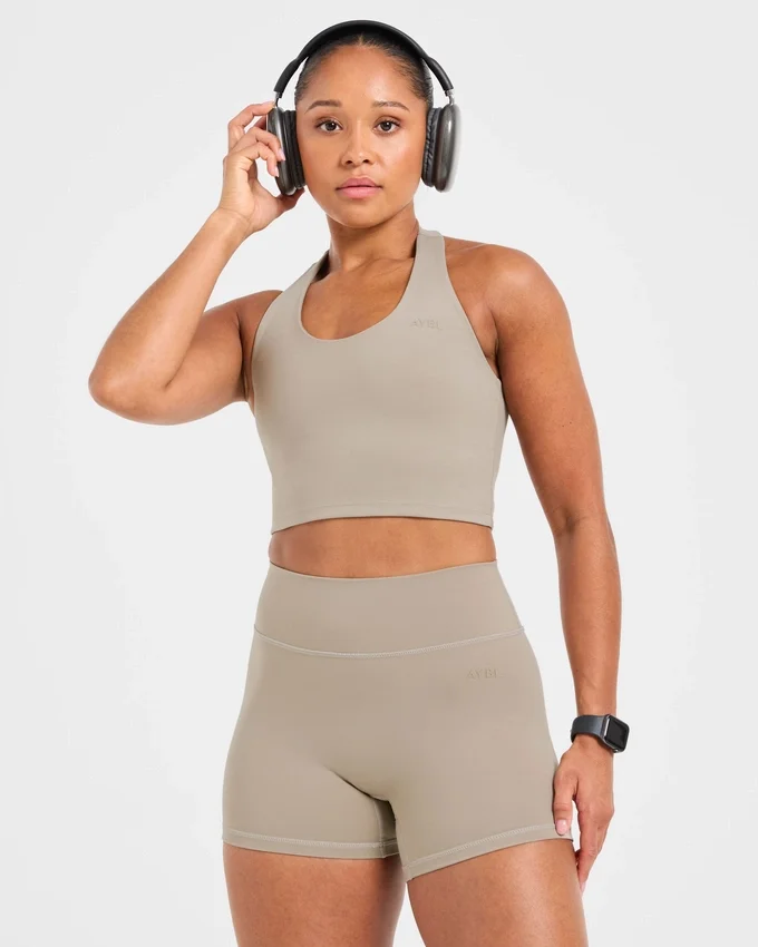 Unverzichtbares Crop-Top mit Neckholder