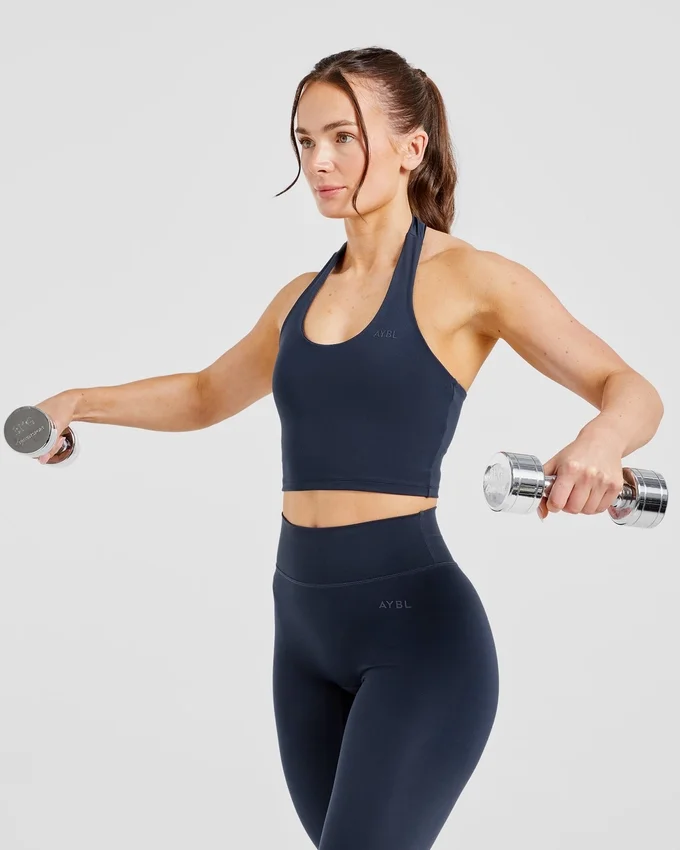 Unverzichtbares Crop-Top mit Neckholder