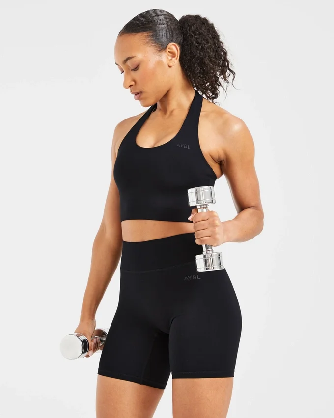 Unverzichtbares Crop-Top mit Neckholder