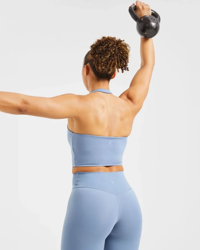 Unverzichtbares Crop-Top mit Neckholder