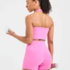 Unverzichtbares Crop-Top mit Neckholder