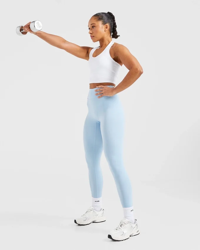 Unverzichtbares Crop-Top mit Neckholder