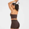 Unverzichtbares Crop-Top mit Neckholder