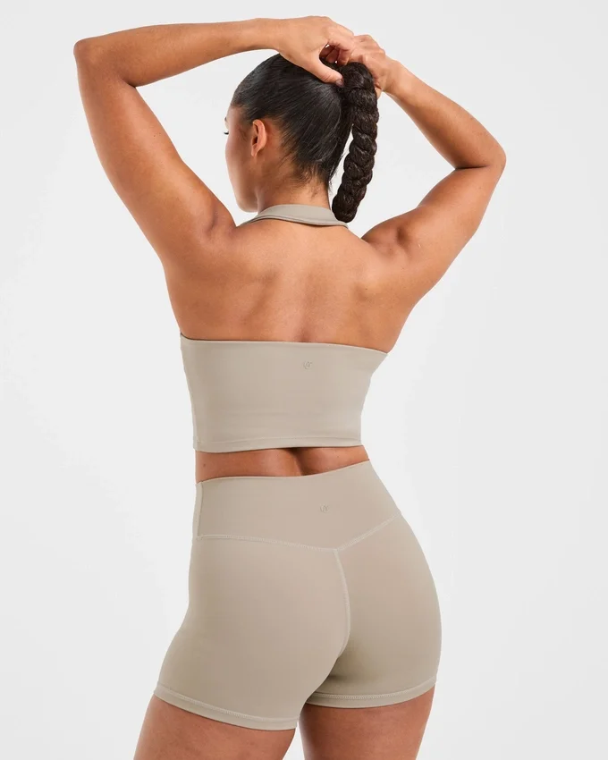 Unverzichtbares Crop-Top mit Neckholder