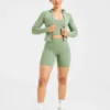 Unverzichtbares Crop-Top mit Neckholder