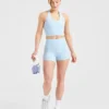 Unverzichtbares Crop-Top mit Neckholder