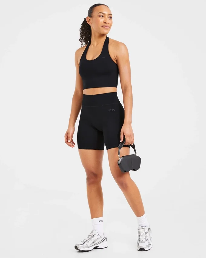 Unverzichtbares Crop-Top mit Neckholder