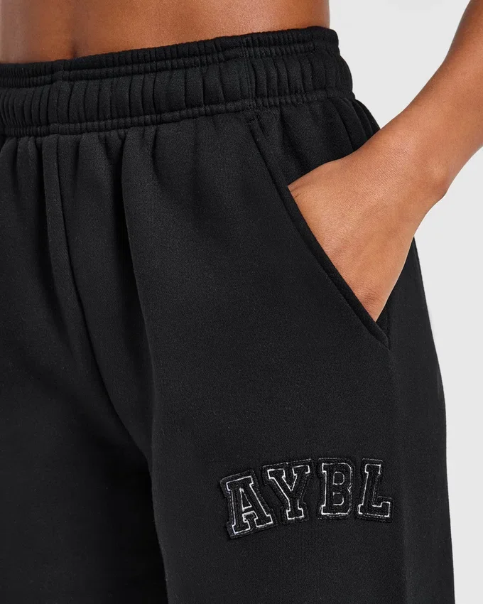 Varsity-Jogginghose mit Applikation, Oversize-Passform und geradem Bein