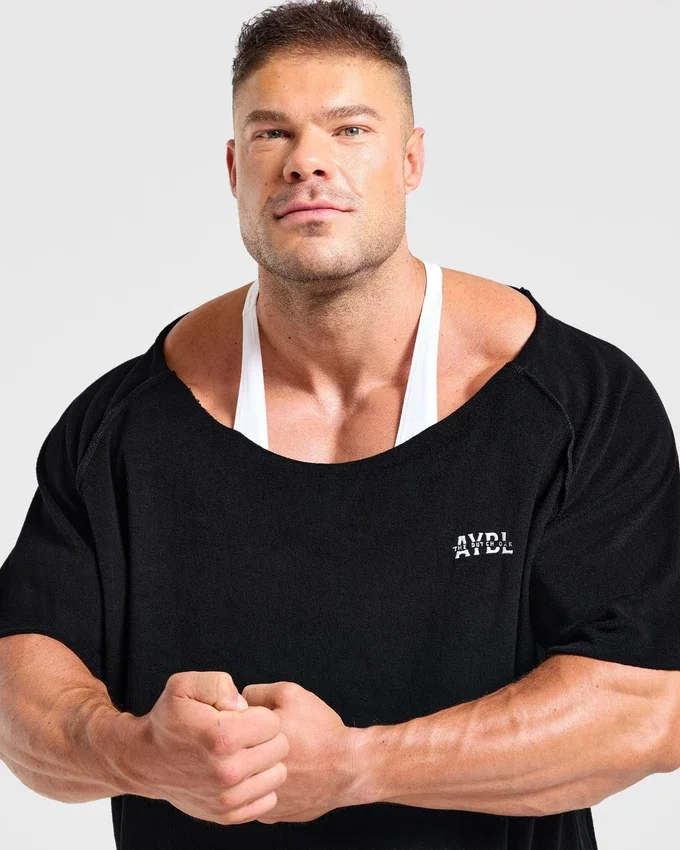 Wesley Vissers x Old School T-Shirt mit weitem Ausschnitt